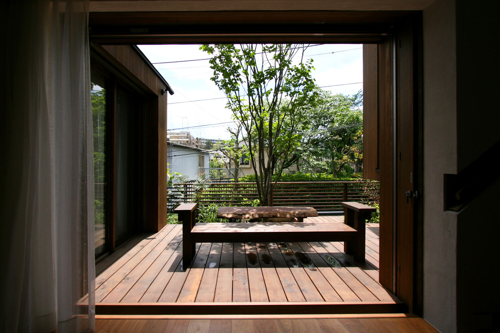 神木本町の家, 向山建築設計事務所 向山建築設計事務所 Jardines de estilo moderno Madera Acabado en madera