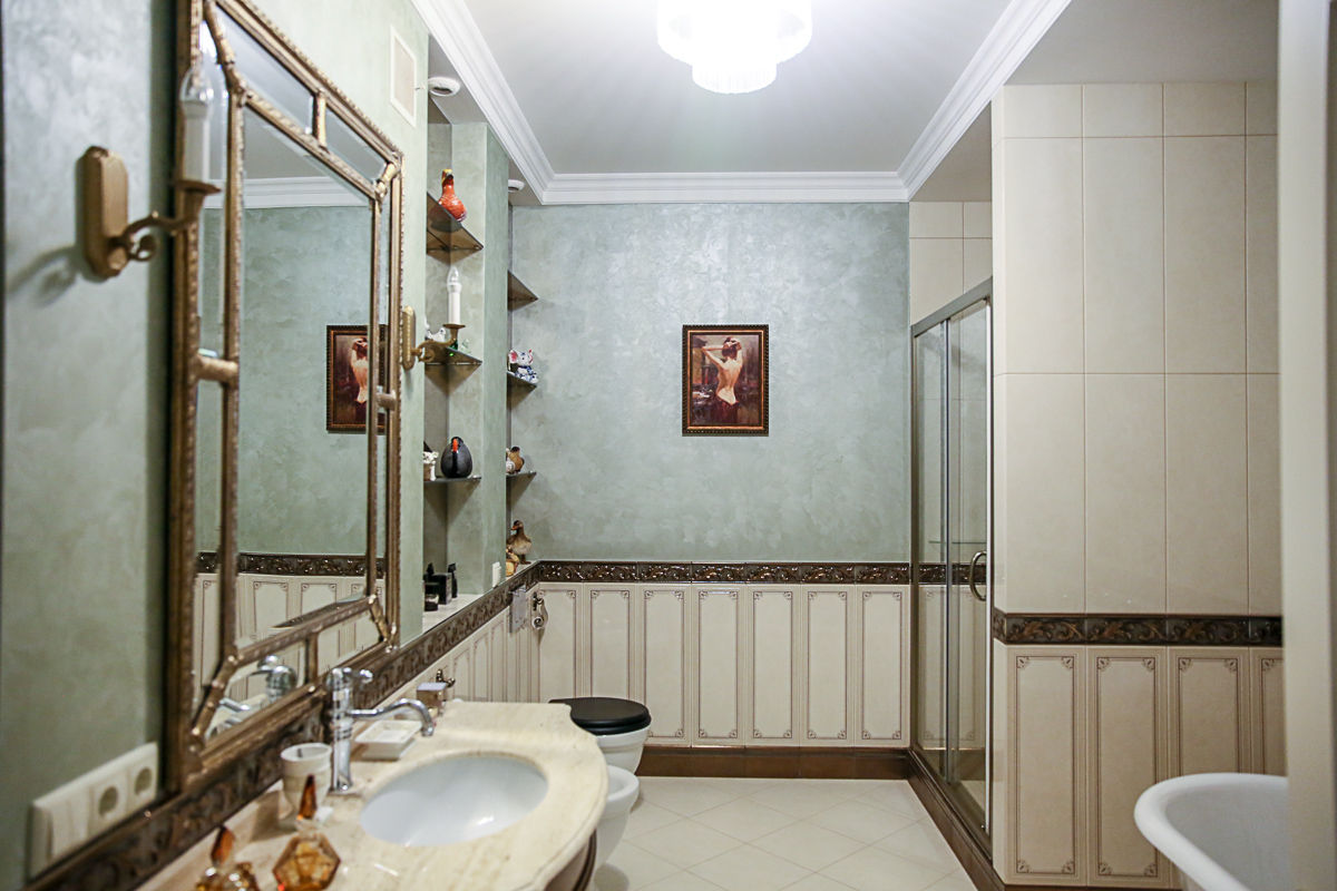 Sian Kitchener homify Casas de banho clássicas
