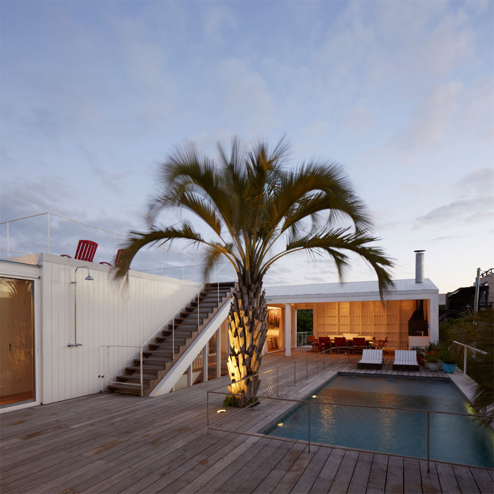 CASA UY , PLANTA / Ana Rascovsky Arqs. PLANTA / Ana Rascovsky Arqs. Modern balcony, veranda & terrace