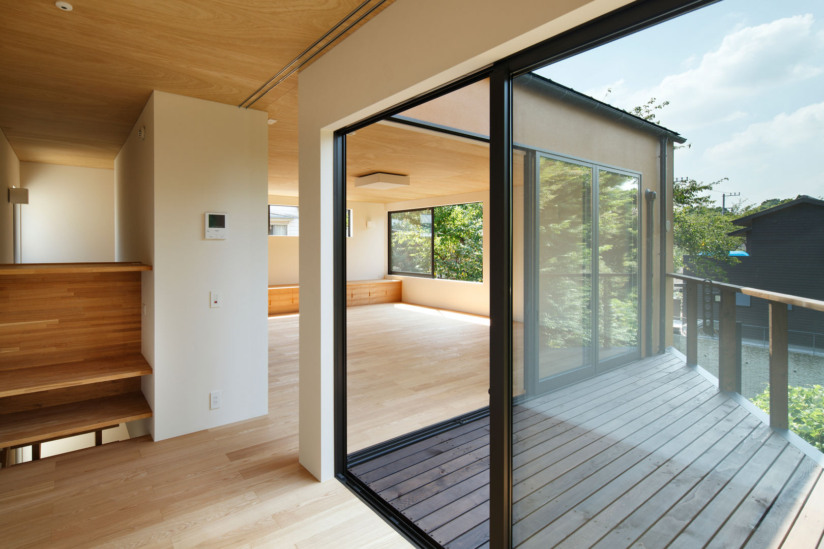 玉縄台の家, 向山建築設計事務所 向山建築設計事務所 Modern balcony, veranda & terrace