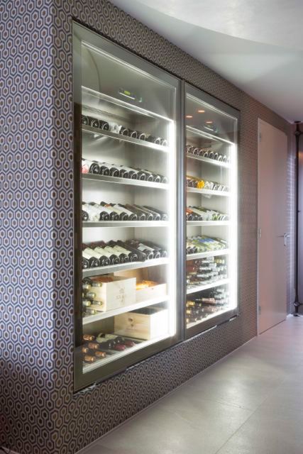 homify Modern wine cellar