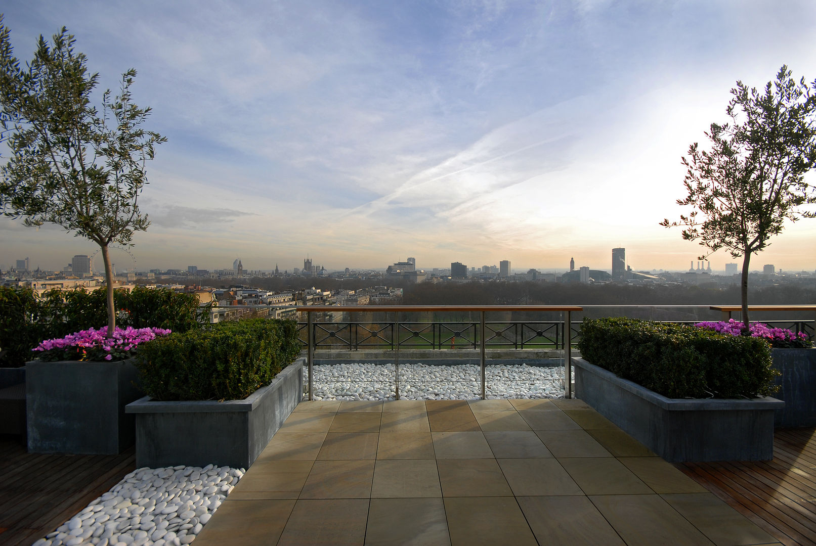 A West London Roof Garden, Bowles & Wyer Bowles & Wyer بلكونة أو شرفة