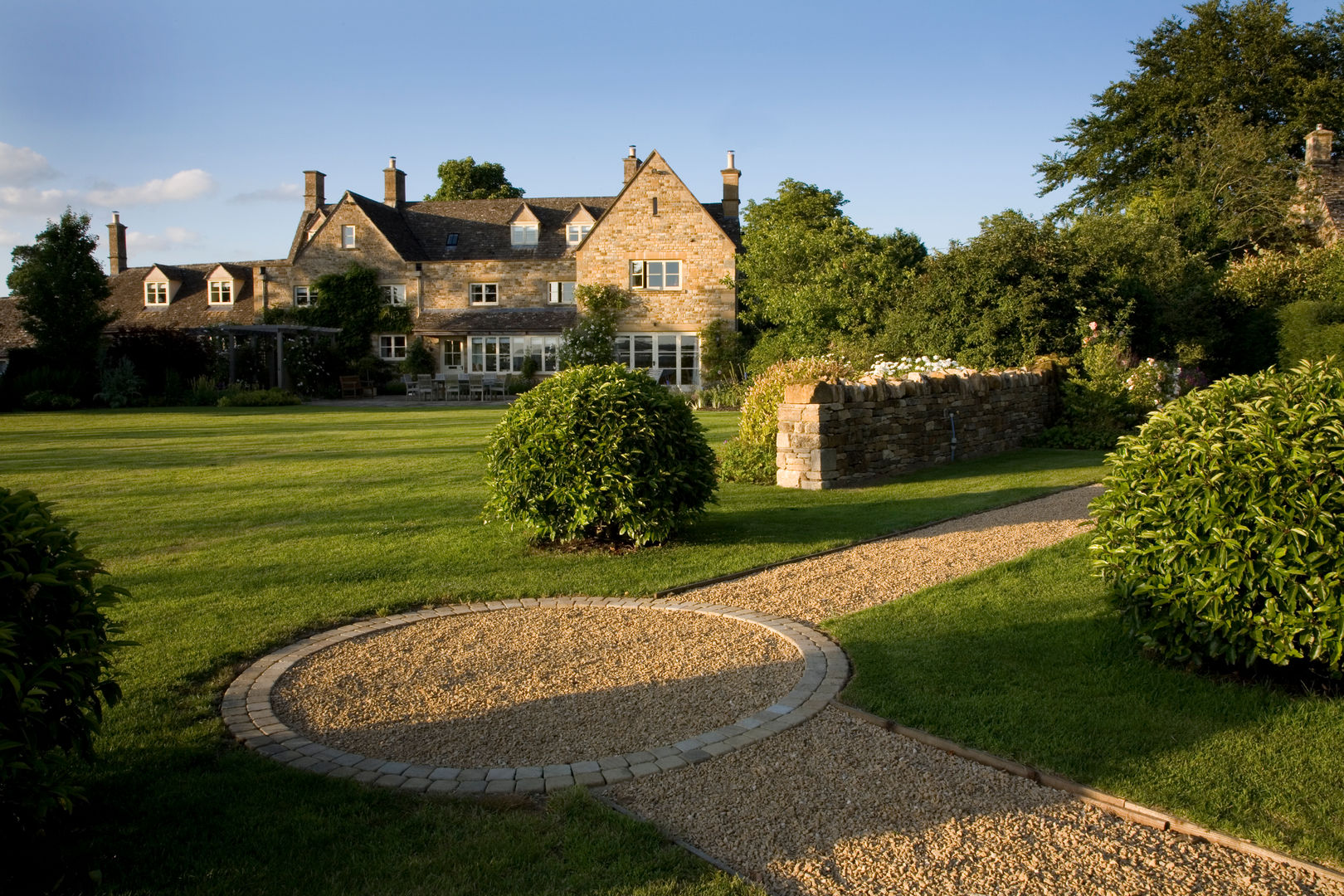 A country garden in the Cotswolds, Bowles & Wyer Bowles & Wyer Vườn phong cách đồng quê