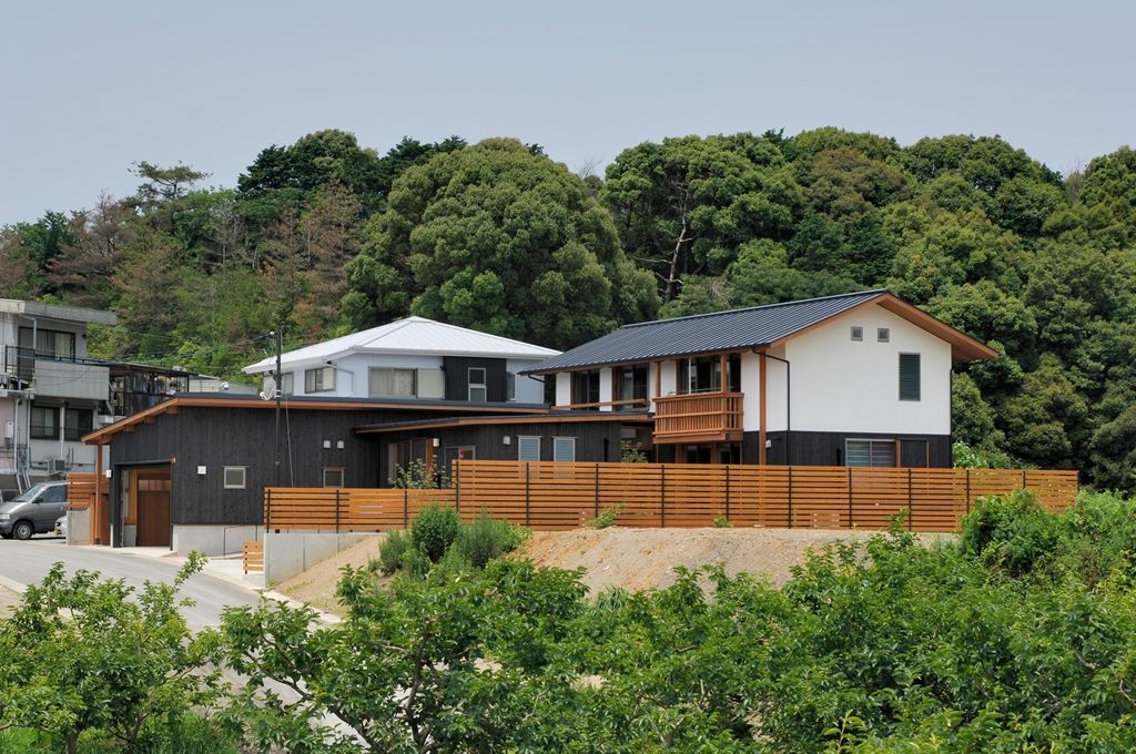 中庭を持つ高台のいえ, shu建築設計事務所 shu建築設計事務所 Casas de estilo asiático Madera Acabado en madera