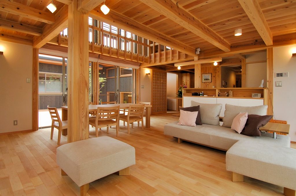 中庭を持つ高台のいえ, shu建築設計事務所 shu建築設計事務所 Modern living room Wood Wood effect