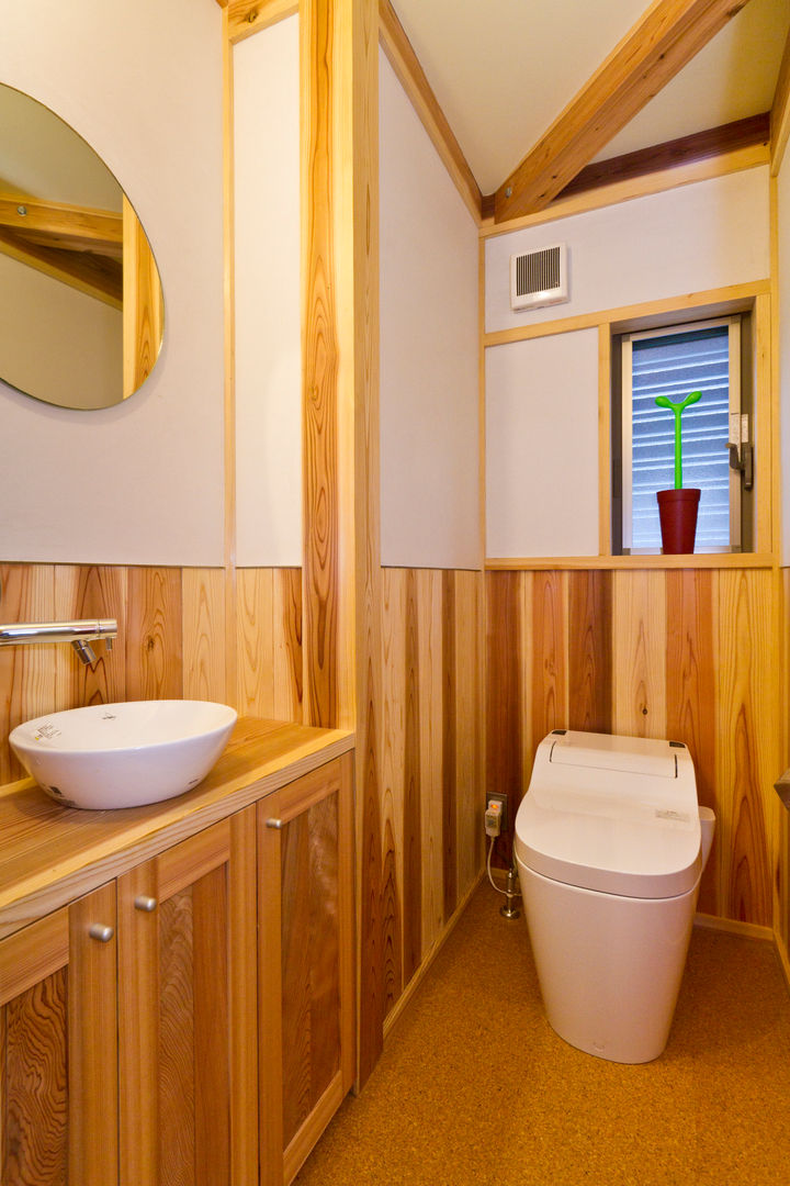 南鹿島のいえ, shu建築設計事務所 shu建築設計事務所 Asian style bathroom Wood Wood effect