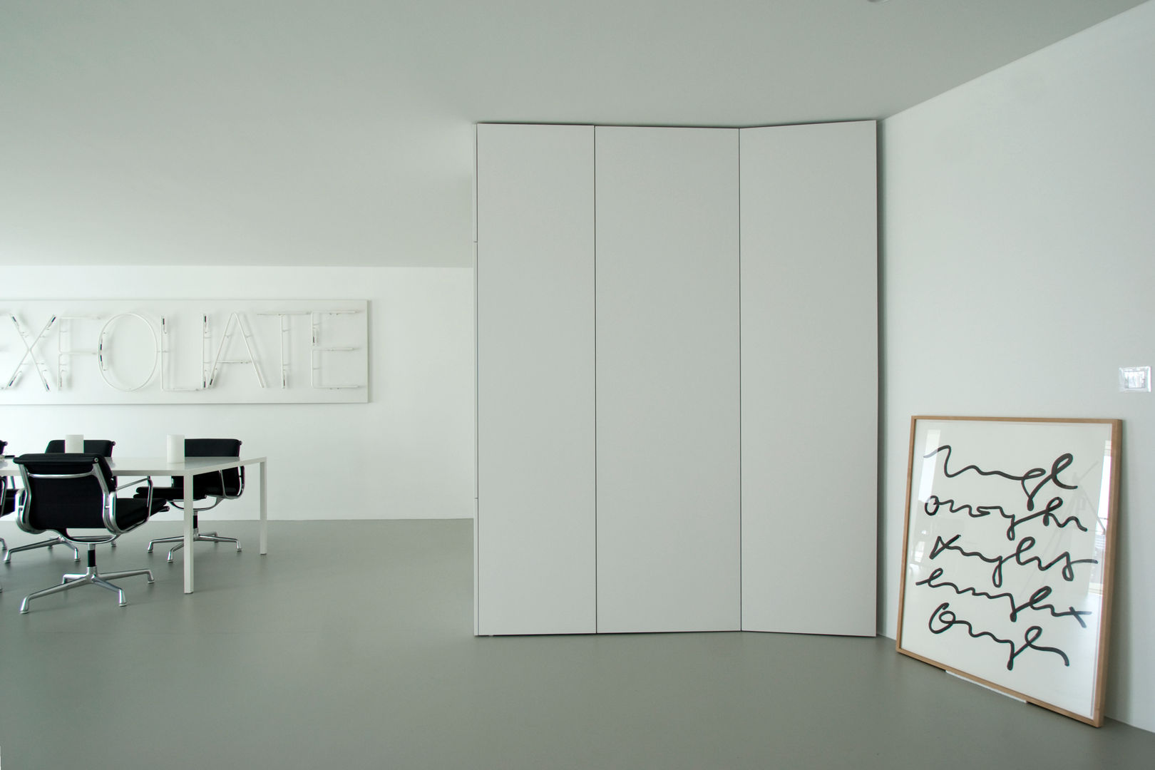 Wohnungsausbau Berlin-Mitte , DER RAUM DER RAUM Salones minimalistas