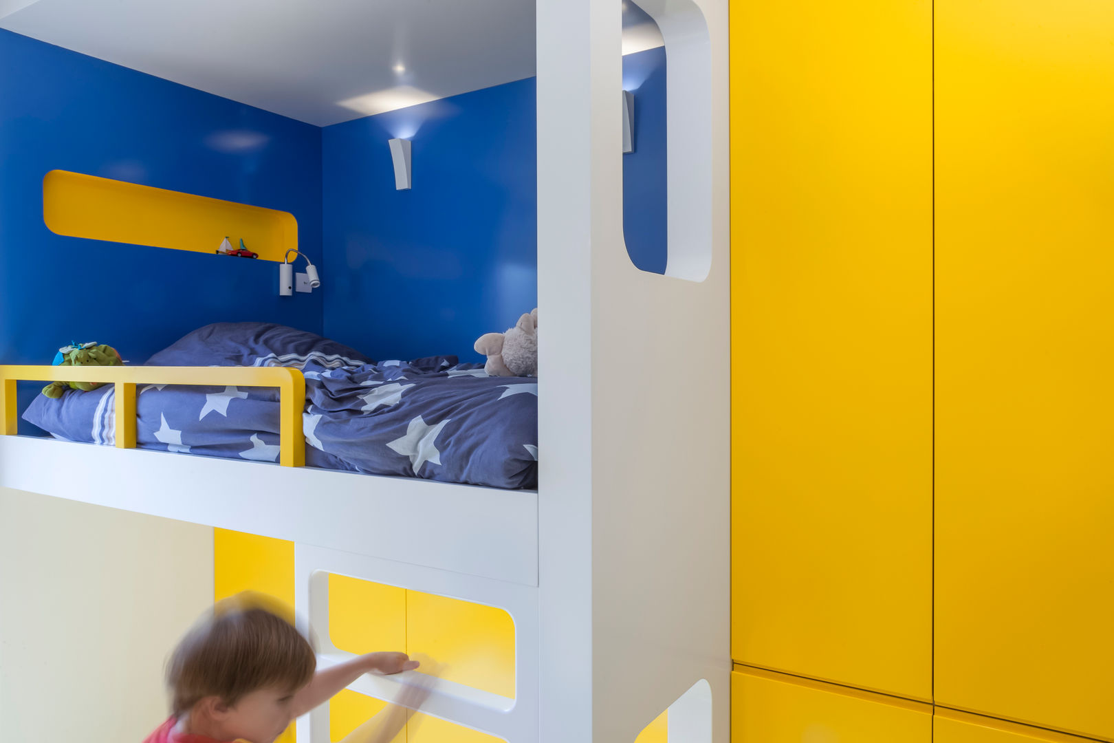 Buttes Chaumont, Agence Glenn Medioni Agence Glenn Medioni Modern Kid's Room