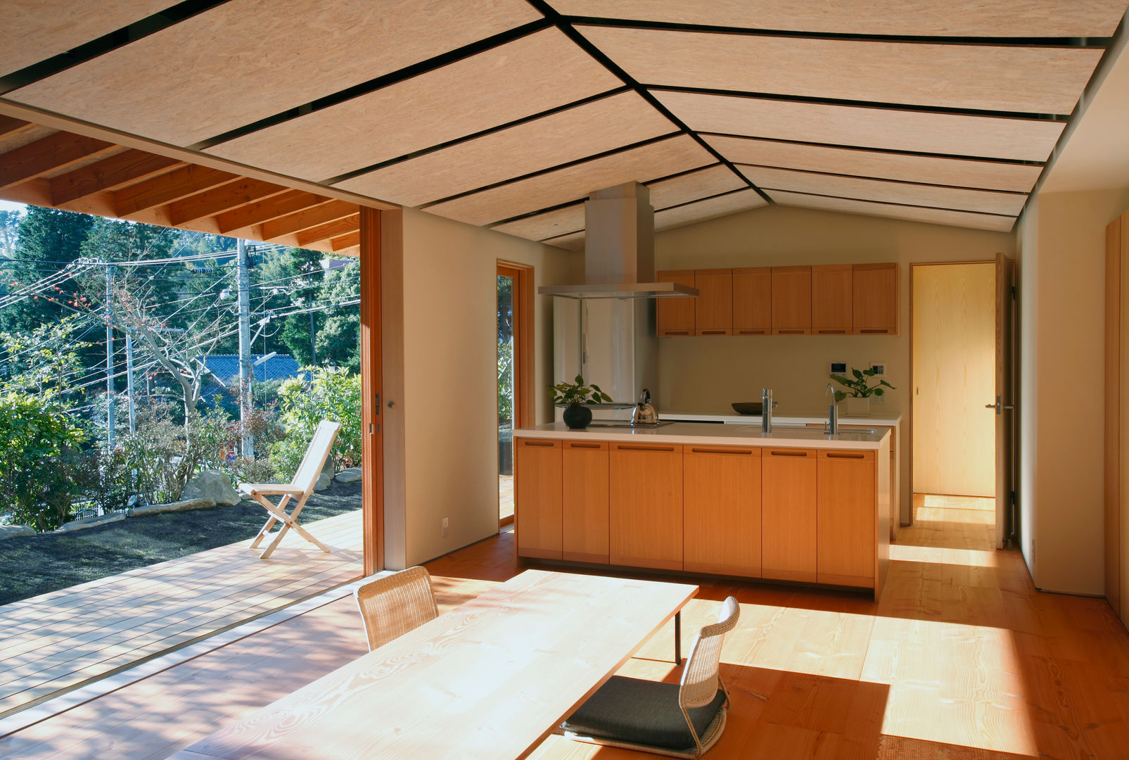 atami kk-house, 株式会社コヤマアトリエ一級建築士事務所 株式会社コヤマアトリエ一級建築士事務所 Modern living room