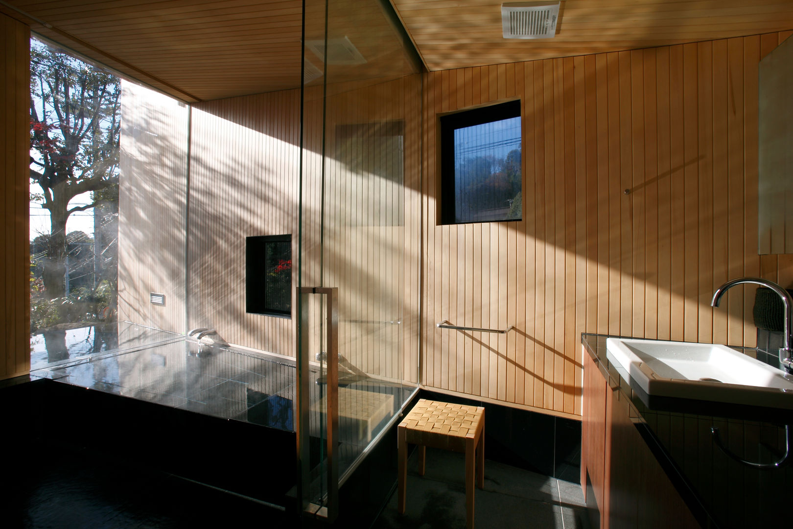 atami kk-house, 株式会社コヤマアトリエ一級建築士事務所 株式会社コヤマアトリエ一級建築士事務所 Modern bathroom