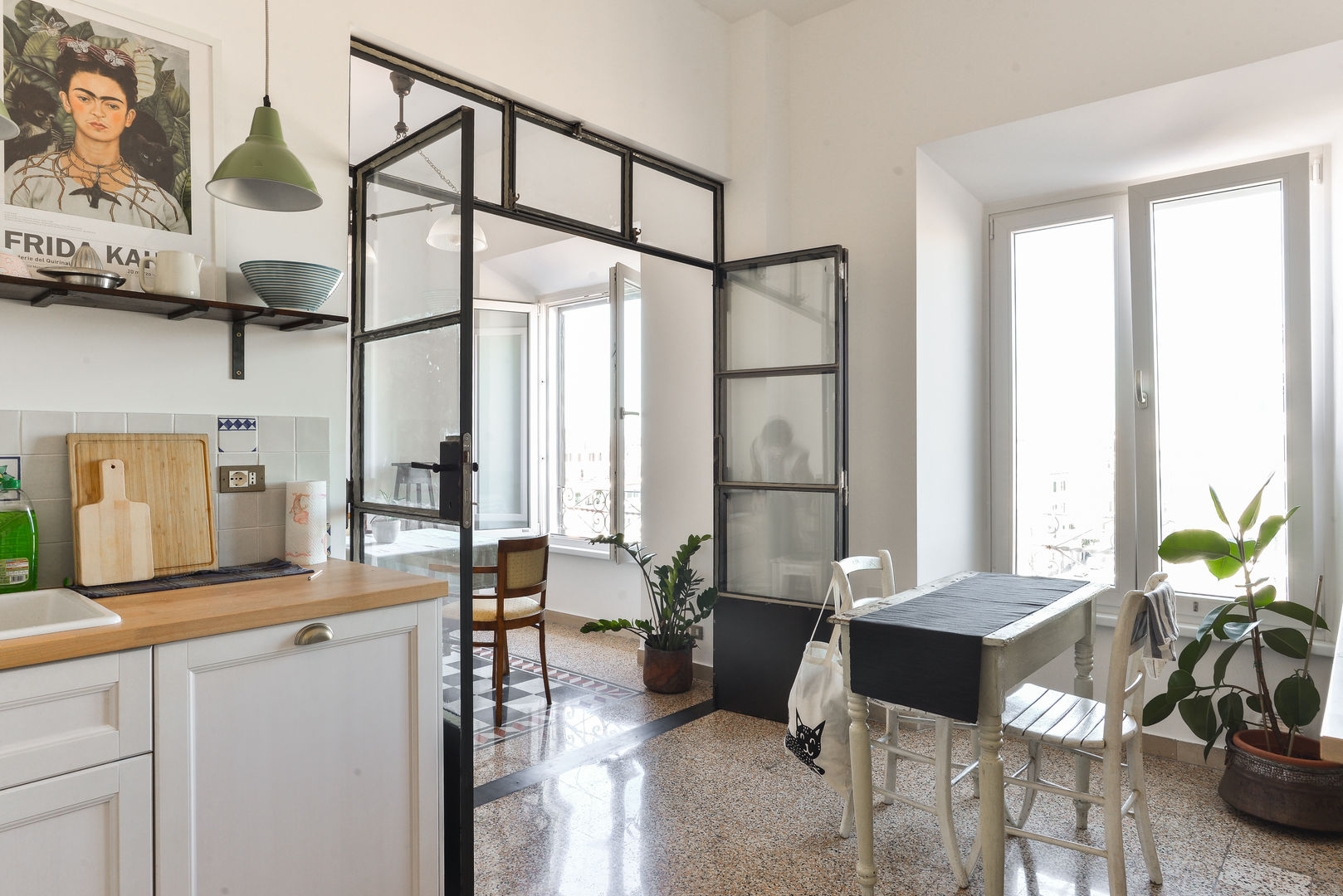 Ristrutturazione appartamento | Roma - Porta Maggiore, 02A Studio 02A Studio クラシックデザインの キッチン