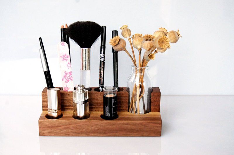 2-stufiger Kosmetikständer aus Nussbaum Blumen-wiese Moderne Badezimmer Aufbewahrungen