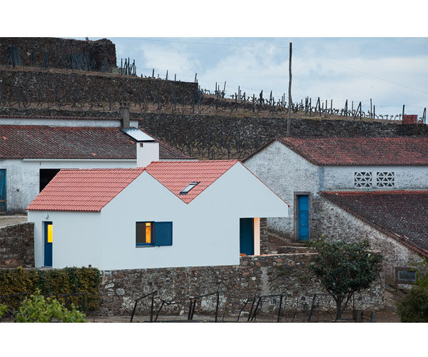 Caseiros House SAMF Arquitectos Country style houses