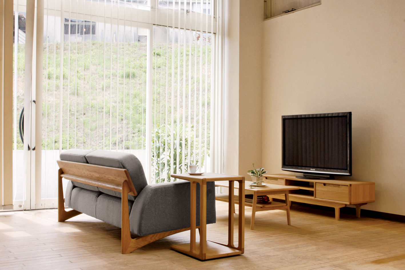 TOMOE LIVING NDstyle./NODA FURNITURE co.,ltd. 北欧デザインの リビング 木 木目調 ソファー＆アームチェア