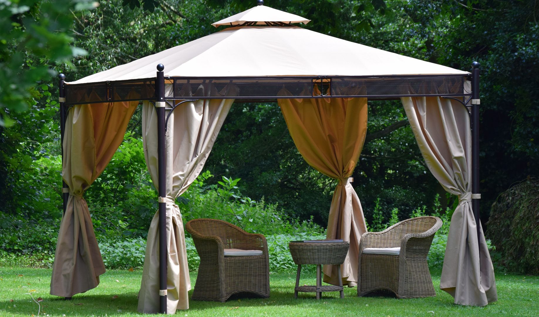 Mayfair Gazebo by Weaves featured with Weaves Blenheim Bistro Set Weaves Interiors & Outdoors 모던스타일 정원 금속