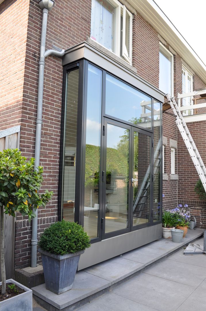 Woonhuis Nieuwveen homify Minimalistische huizen