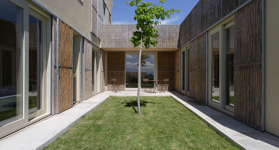 b-Patio – Les Olives, b-House b-House Case moderne Legno Effetto legno