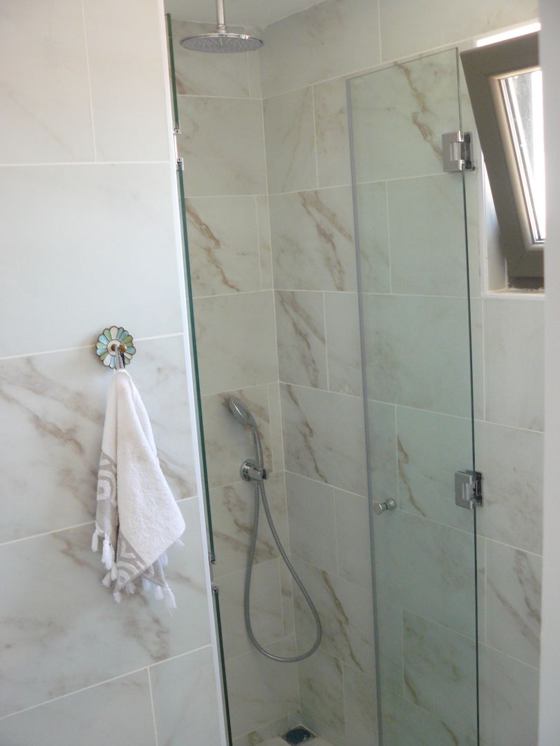 SUNAY EVİ Artur Sitesi Ayvalık, Paspartu Mimarlık Paspartu Mimarlık Mediterranean style bathrooms Bathtubs & showers