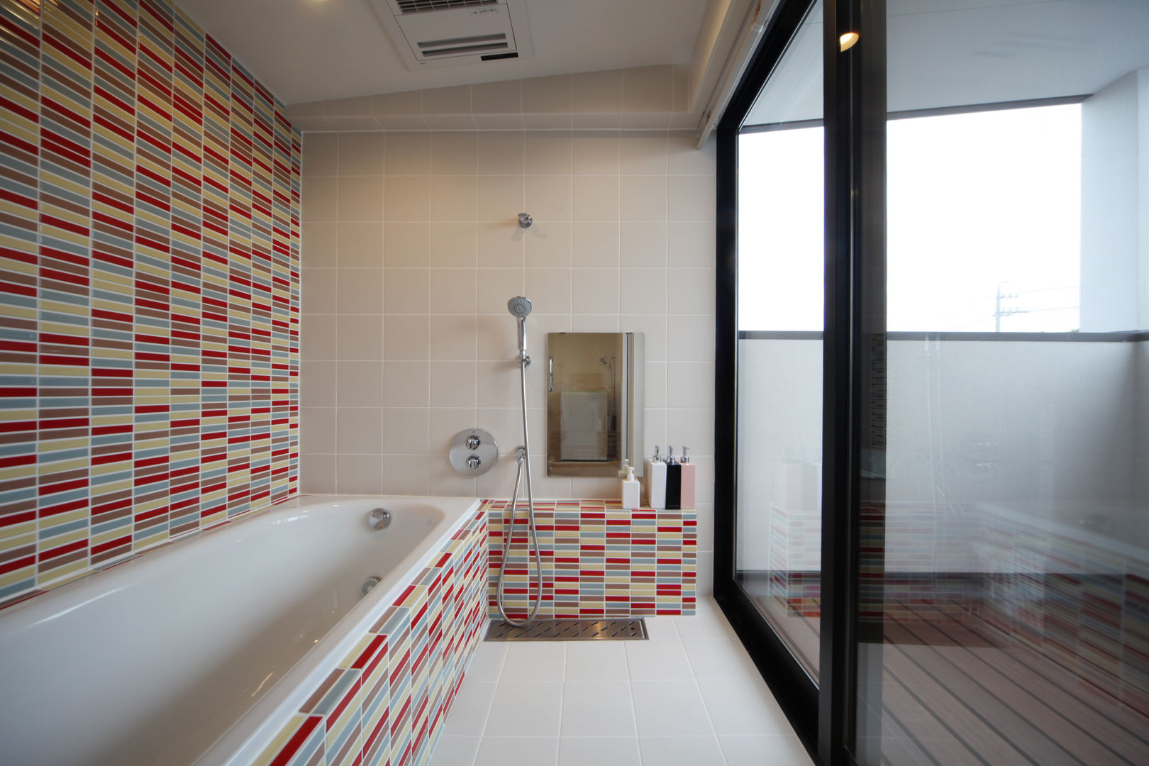稚児宮通の家, 加門建築設計室 加門建築設計室 Modern style bathrooms