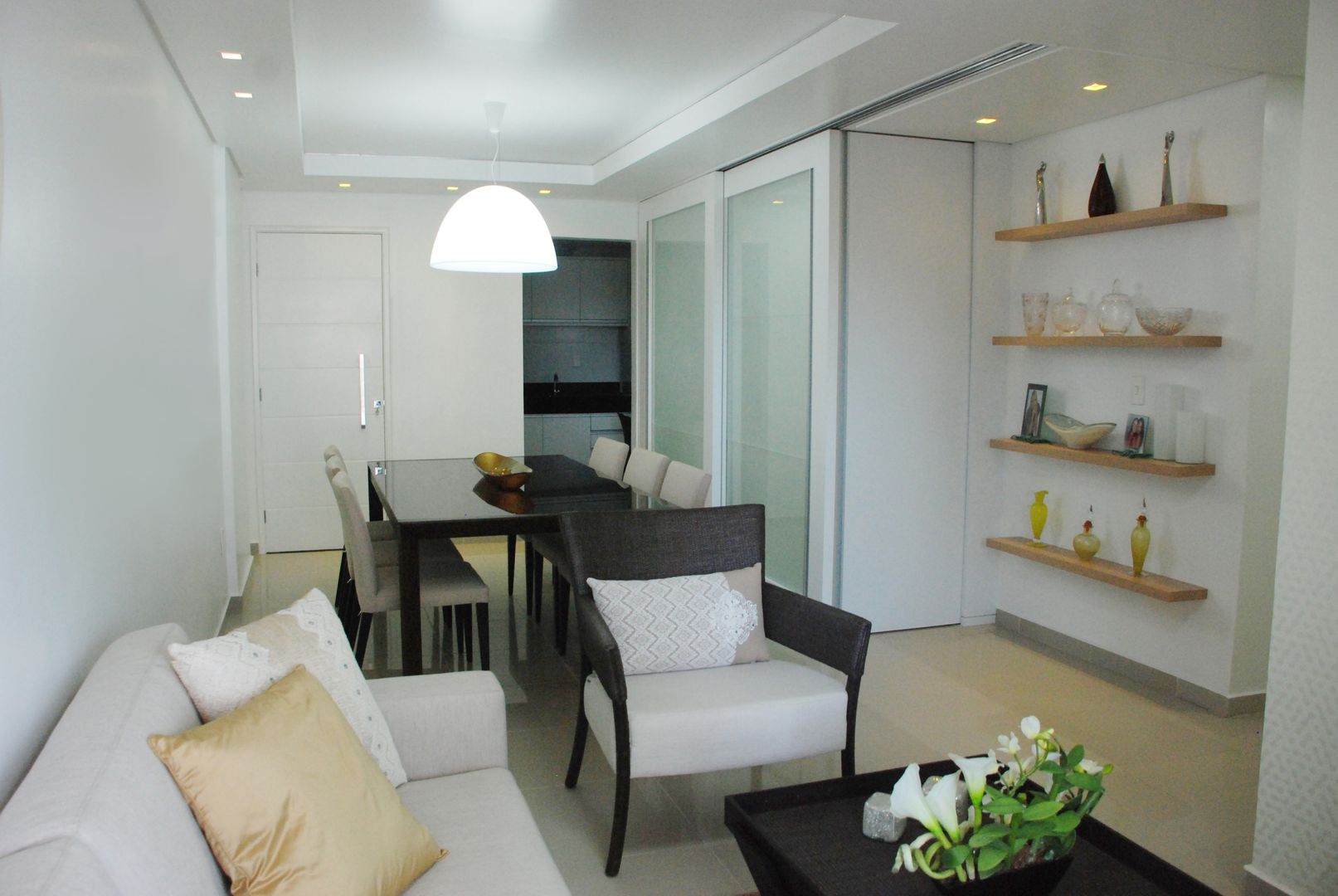 Apartamento MC, Martins Lucena Arquitetos Martins Lucena Arquitetos غرفة المعيشة