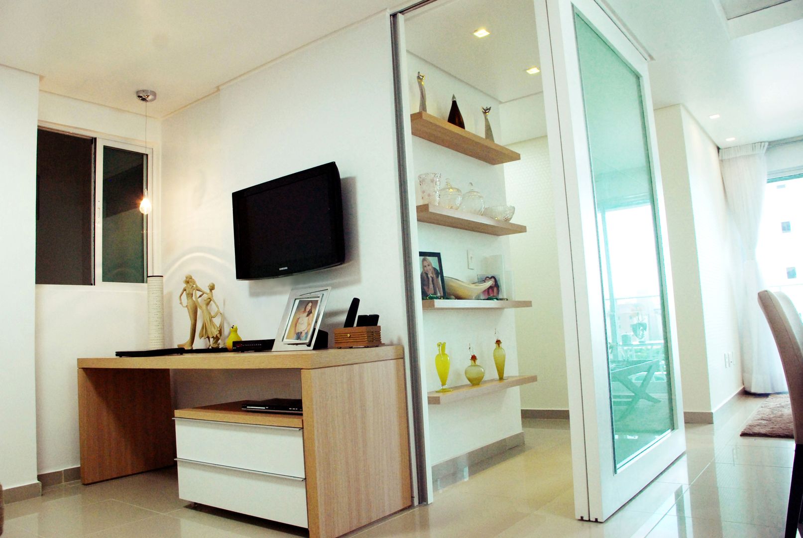 Apartamento MC, Martins Lucena Arquitetos Martins Lucena Arquitetos غرفة الميديا أثاث