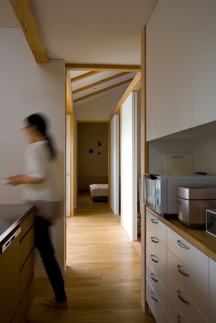 House in Fukuroi, 木名瀬佳世建築研究室 木名瀬佳世建築研究室 Cocinas de estilo moderno Madera Acabado en madera