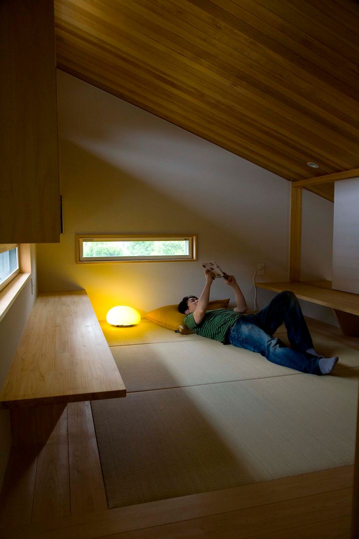 House in Fukuroi, 木名瀬佳世建築研究室 木名瀬佳世建築研究室 Ruang Studi/Kantor Modern Kayu Wood effect