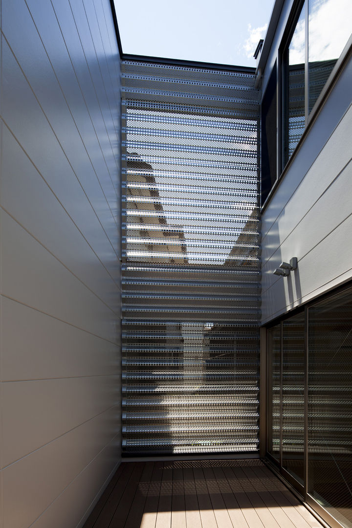鶴見の家, Ｕ建築設計室 Ｕ建築設計室 Balcones y terrazas minimalistas