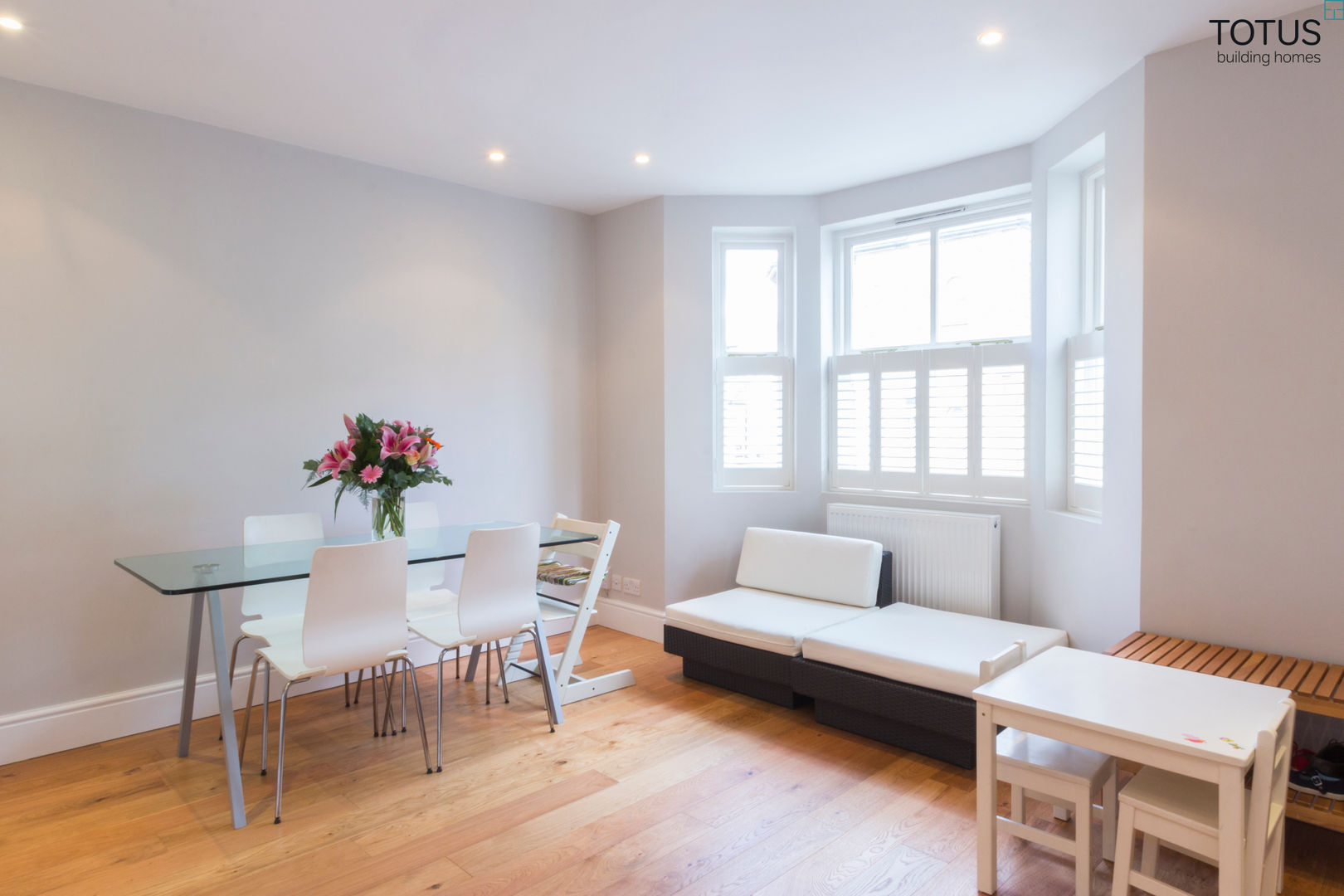 Basement with Light well, Clapham SW11, TOTUS TOTUS Soggiorno moderno