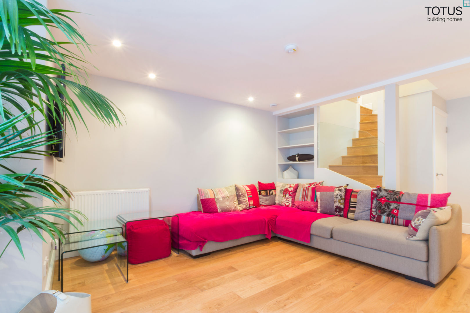 Basement with Light well, Clapham SW11, TOTUS TOTUS Moderne woonkamers