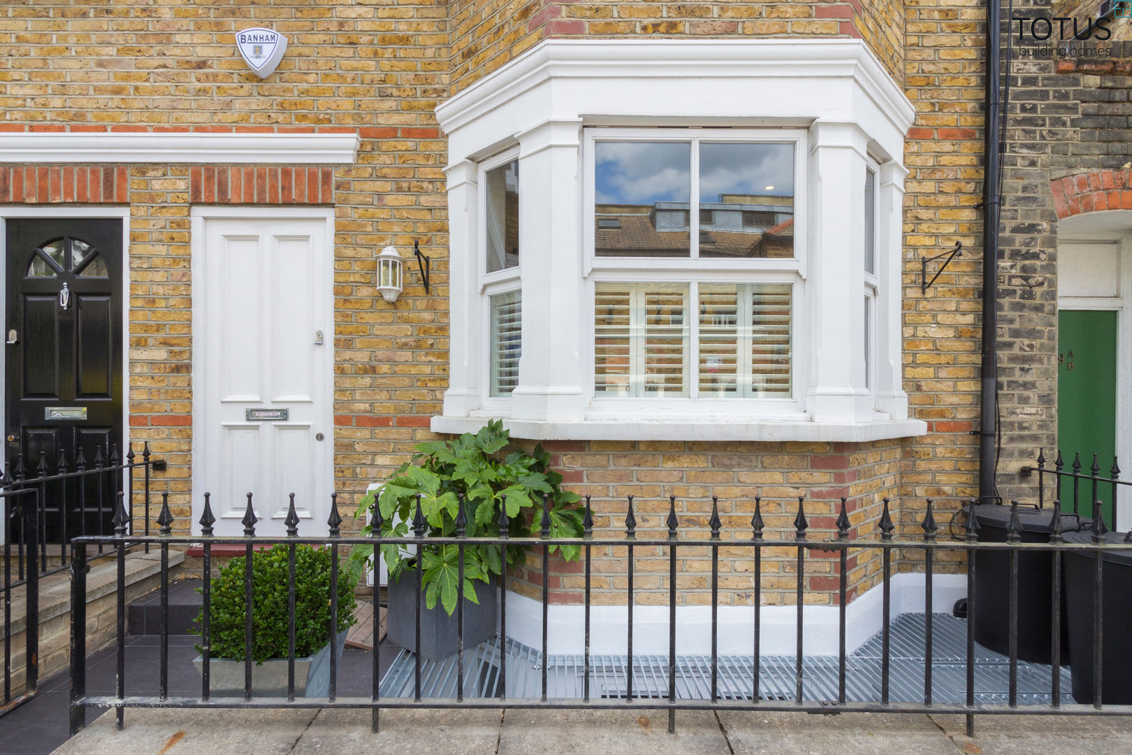 Basement with Light well, Clapham SW11, TOTUS TOTUS Дома в стиле модерн