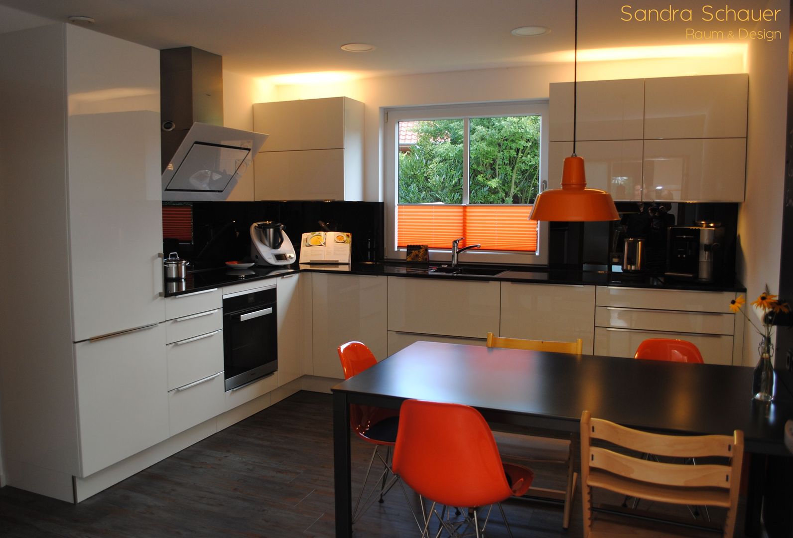 homify Modern style kitchen