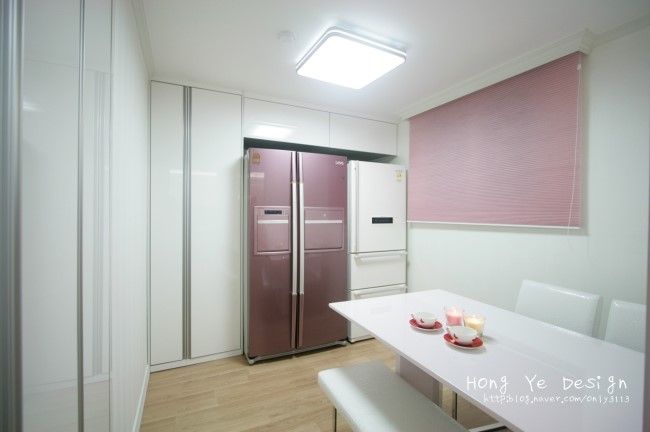 편안하고 넓은 주방과 핑크빛 아이방 27py, 홍예디자인 홍예디자인 Cocinas de estilo moderno