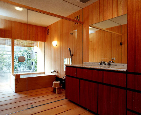 諏訪の家, 松井建築研究所 松井建築研究所 Eclectic style bathroom