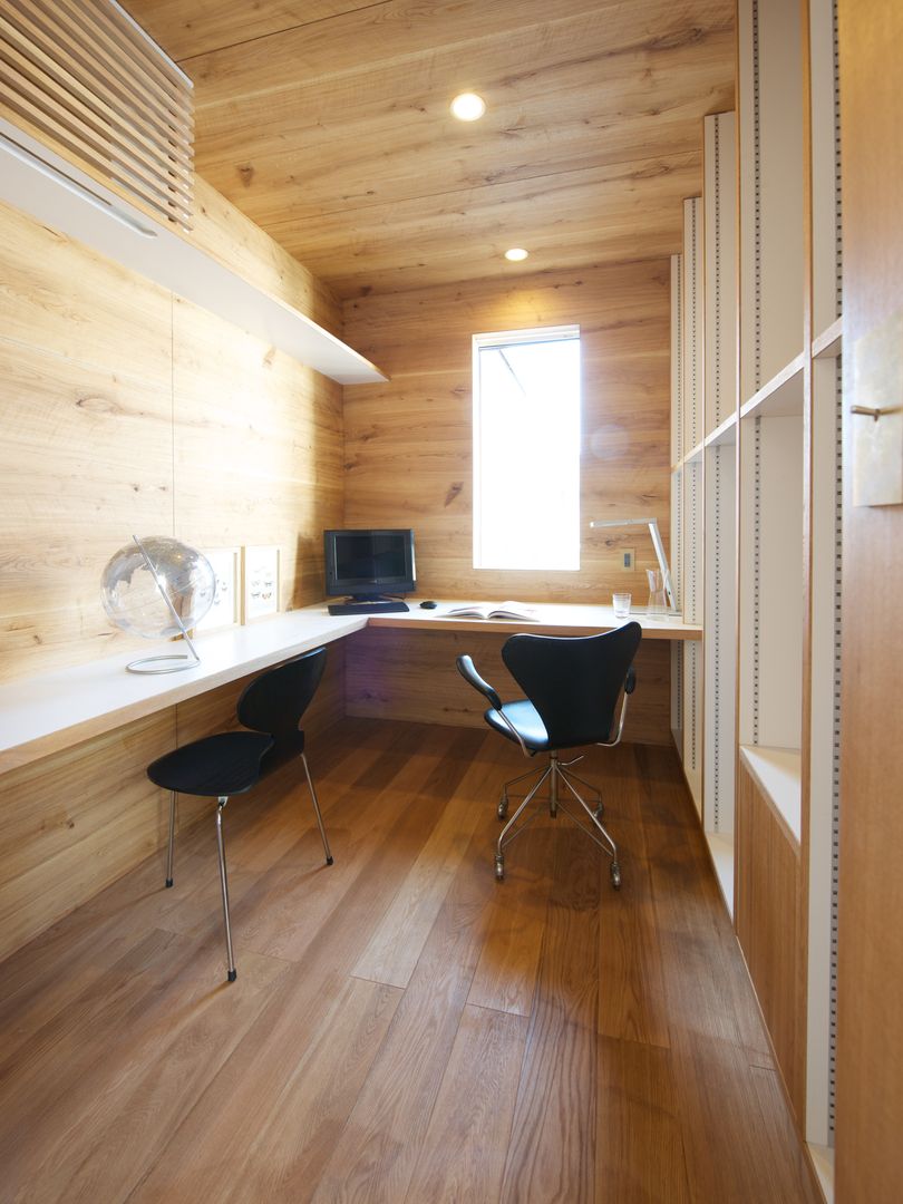 House in Kitaichinosawa, Mimasis Design／ミメイシス デザイン Mimasis Design／ミメイシス デザイン Estudios y despachos de estilo moderno Almacenamiento