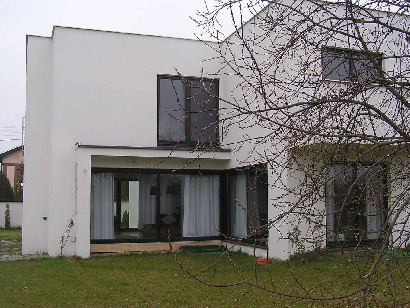 Cyryl House 360, ŁUKASZ ŁADZIŃSKI ARCHITEKT ŁUKASZ ŁADZIŃSKI ARCHITEKT 現代房屋設計點子、靈感 & 圖片