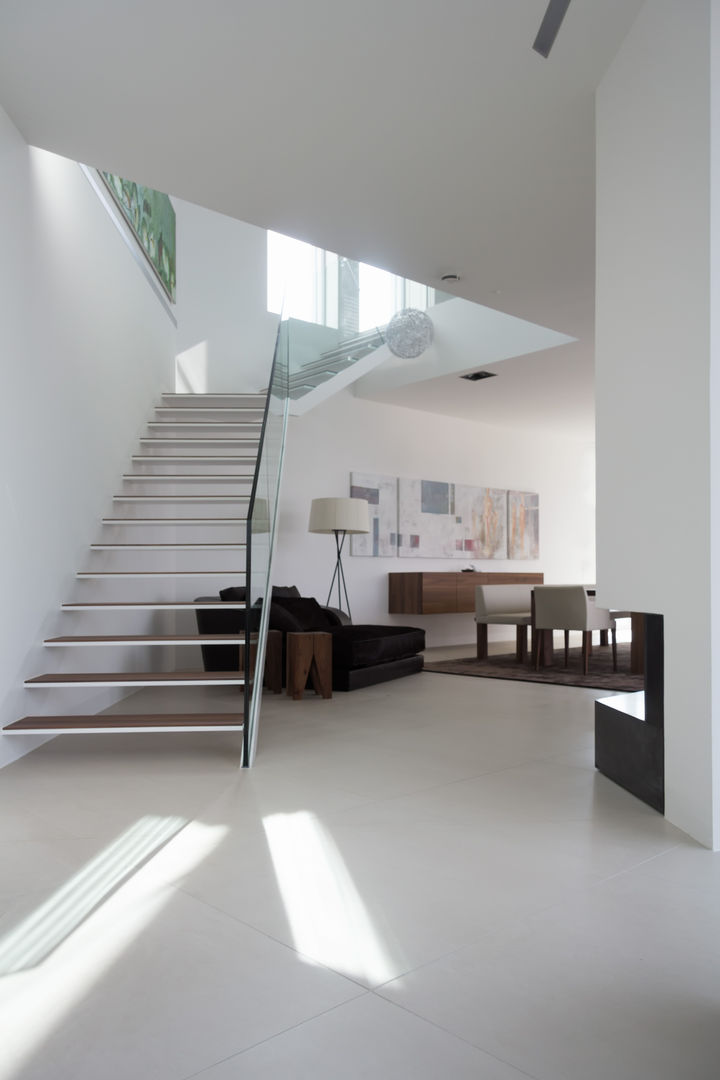 Haus P, Anthrazitarchitekten Anthrazitarchitekten Pasillos, vestíbulos y escaleras modernos