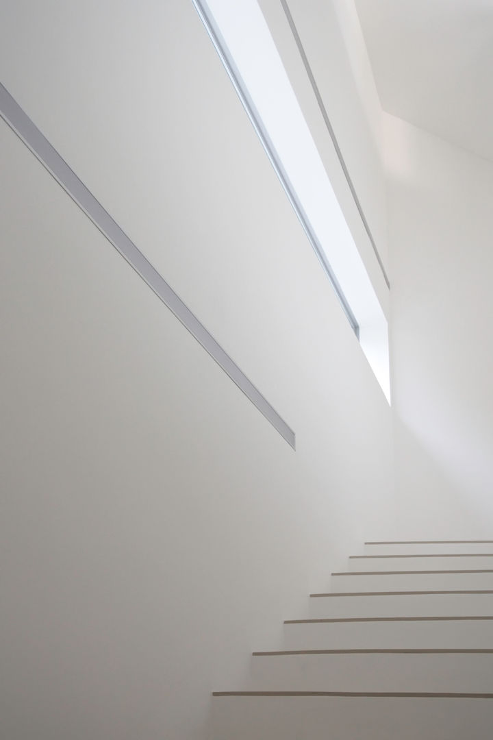 Haus P, Anthrazitarchitekten Anthrazitarchitekten Modern corridor, hallway & stairs