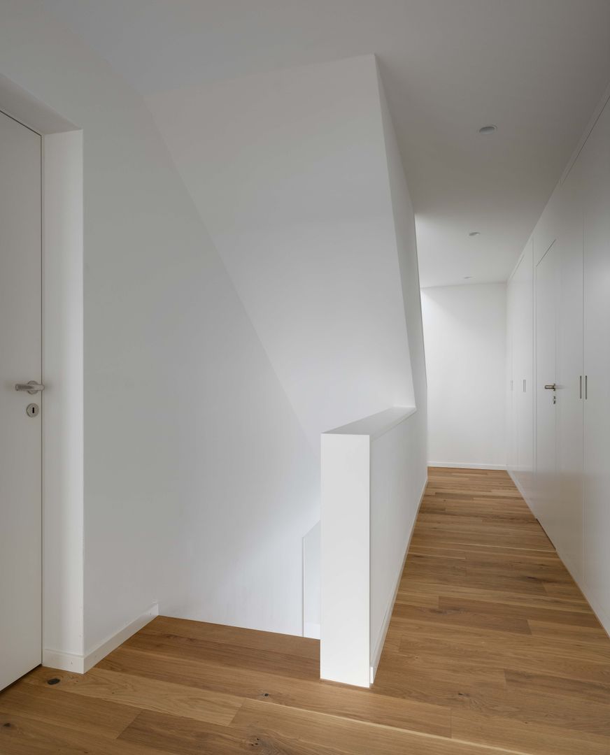 Wohnhaus Lohn-Ammannsegg, phalt Architekten AG phalt Architekten AG Modern corridor, hallway & stairs