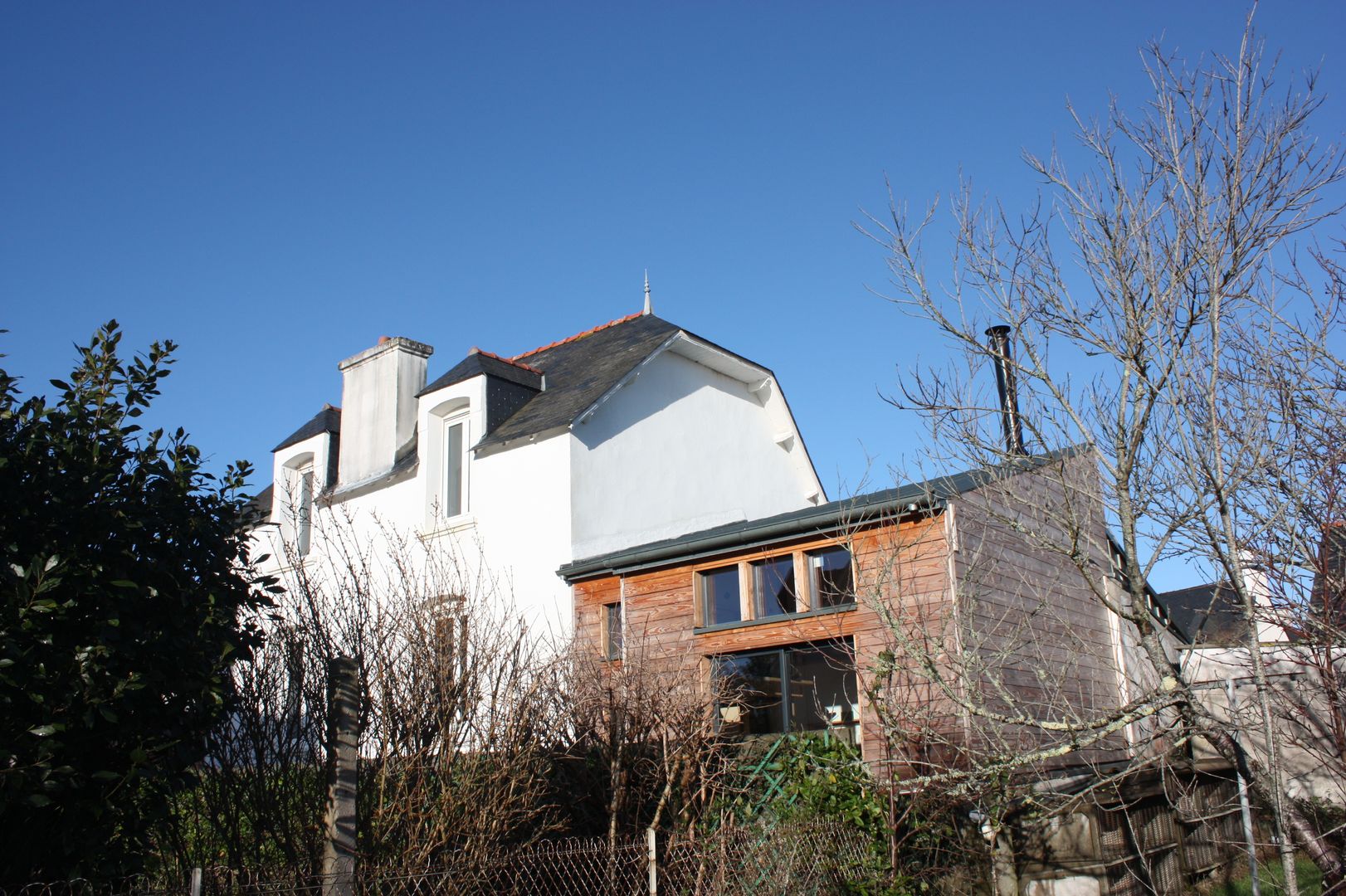 Réhabilitation et extension d’une ancienne maison de pêcheur des années 1930, atelierfrancoisberthe atelierfrancoisberthe Classic style houses