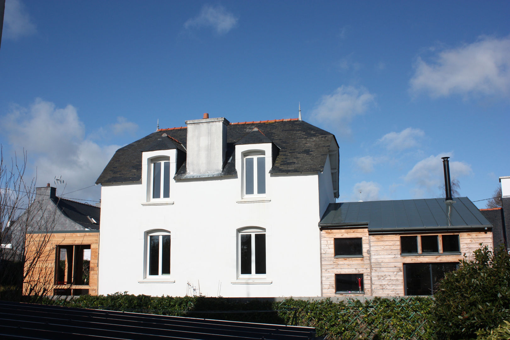 Réhabilitation et extension d’une ancienne maison de pêcheur des années 1930, atelierfrancoisberthe atelierfrancoisberthe Casas de estilo clásico