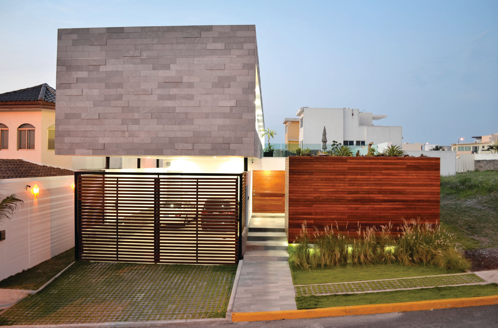 Casa Ivanna OBRA BLANCA Casas estilo moderno: ideas, arquitectura e imágenes