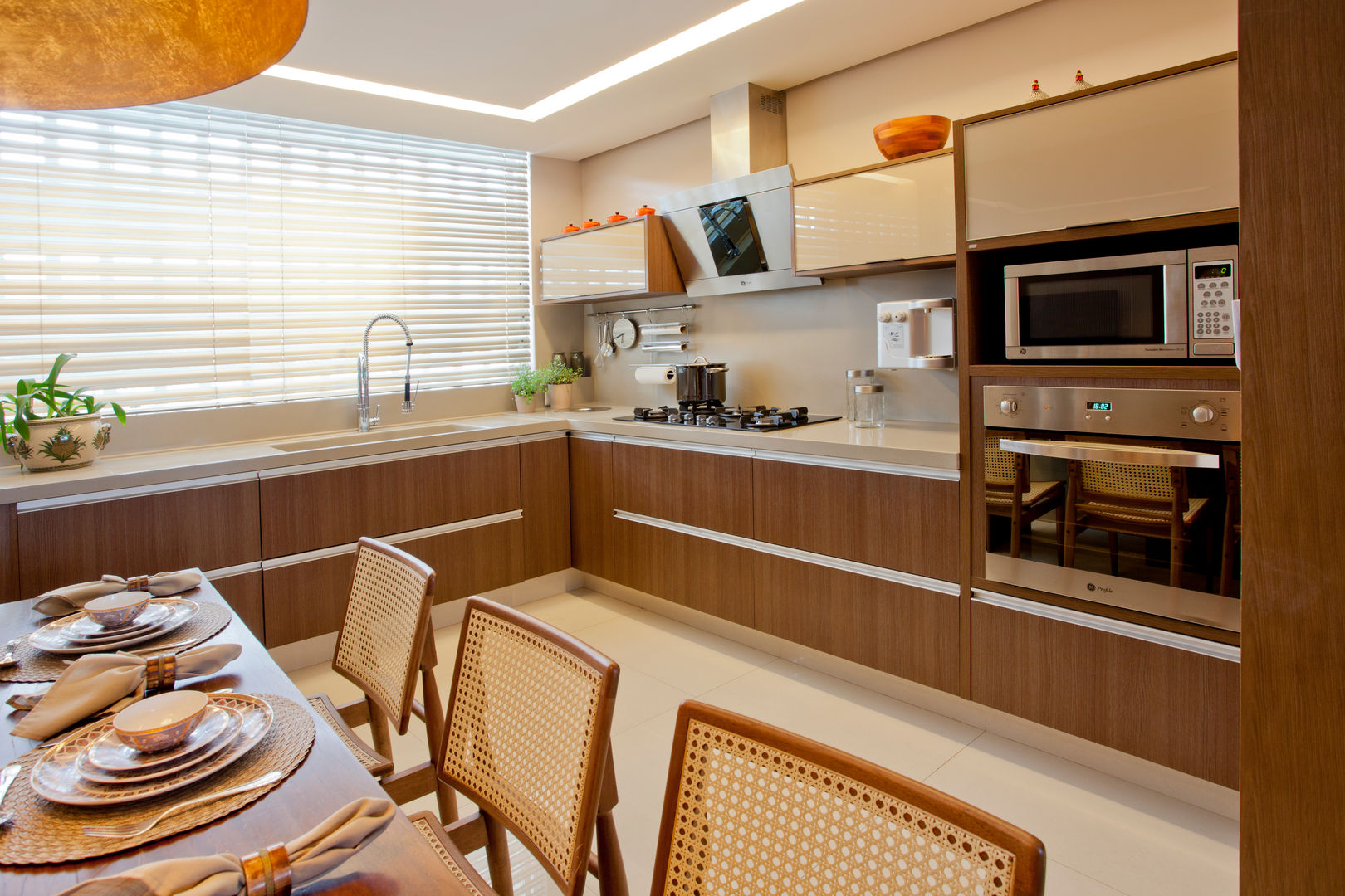 Apartamento Asa Sul Brasília 2013, Elaine Vercosa Elaine Vercosa Modern kitchen