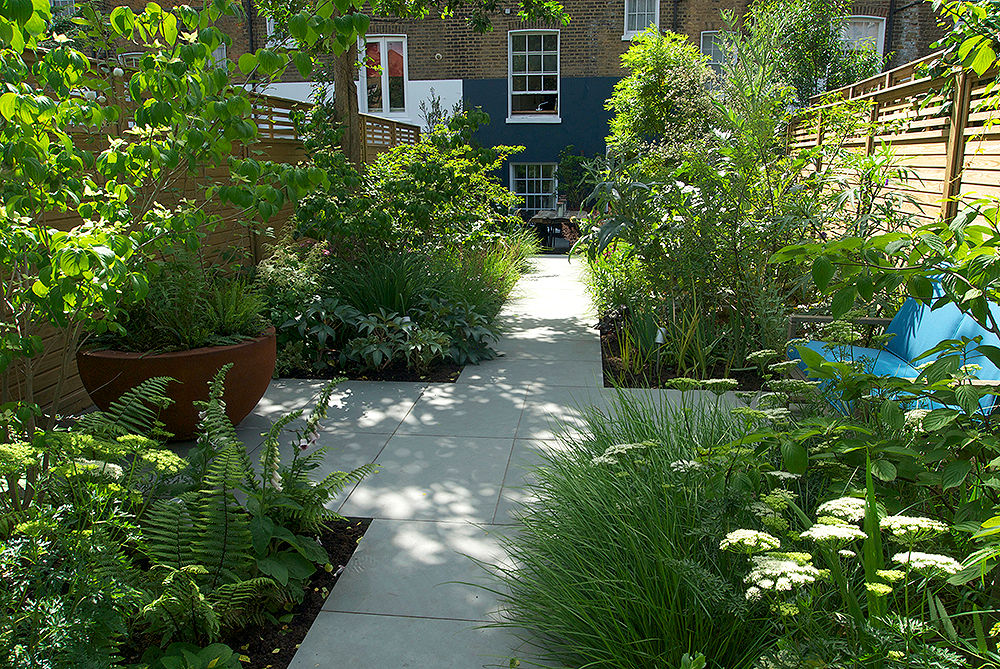 Contemporary Garden Design by London Based Garden Designer Josh Ward Josh Ward Garden Design Jardines de estilo moderno