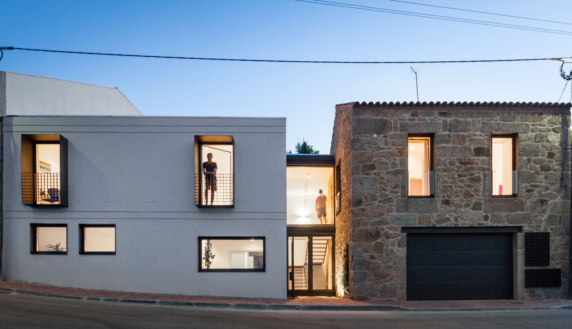 Casa JA - Casa moderna com presença do passado, FPA - filipe pina arquitectura FPA - filipe pina arquitectura Minimalist houses