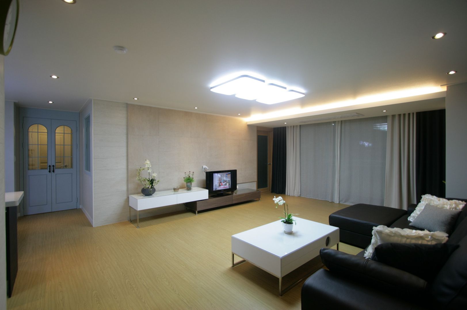 호텔식 트윈룸_34py, 홍예디자인 홍예디자인 Modern living room