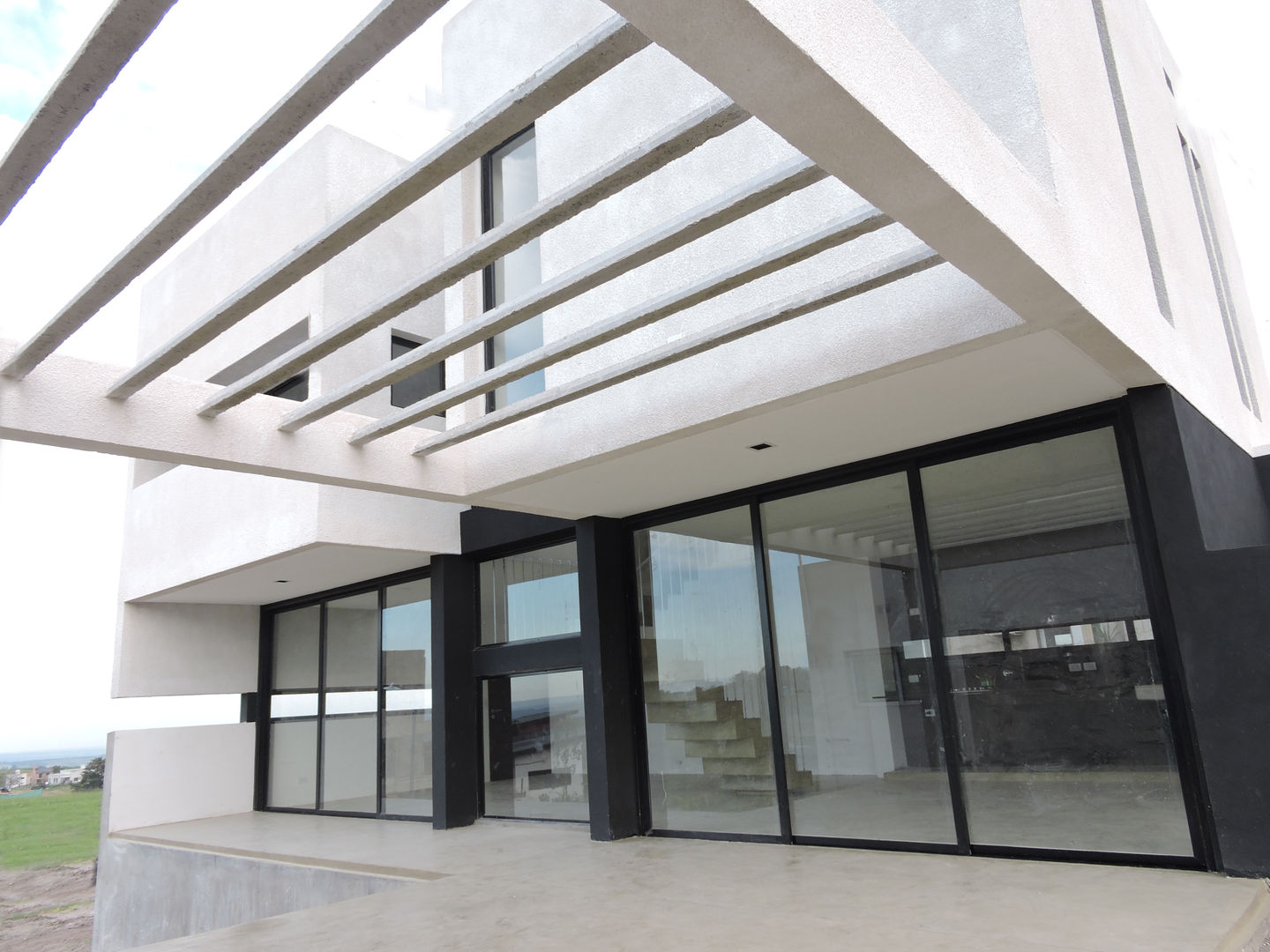 Casa LL, jose m zamora ARQ jose m zamora ARQ بلكونة أو شرفة