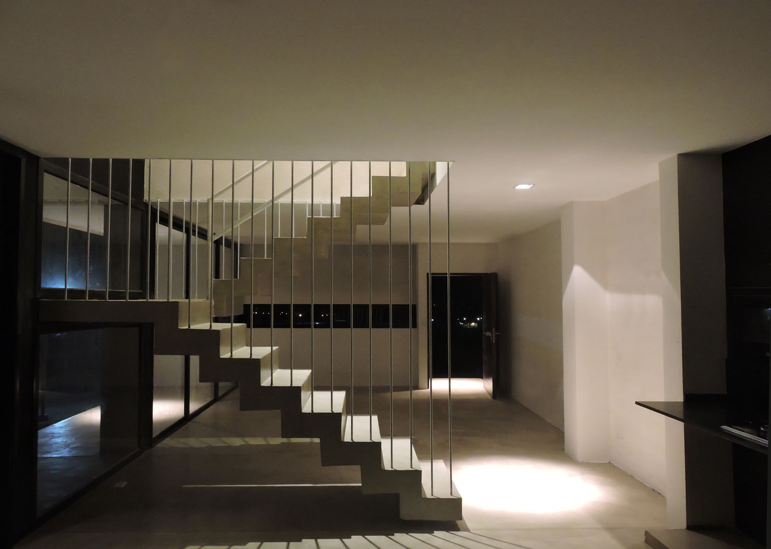 Casa LL, jose m zamora ARQ jose m zamora ARQ Minimalist corridor, hallway & stairs