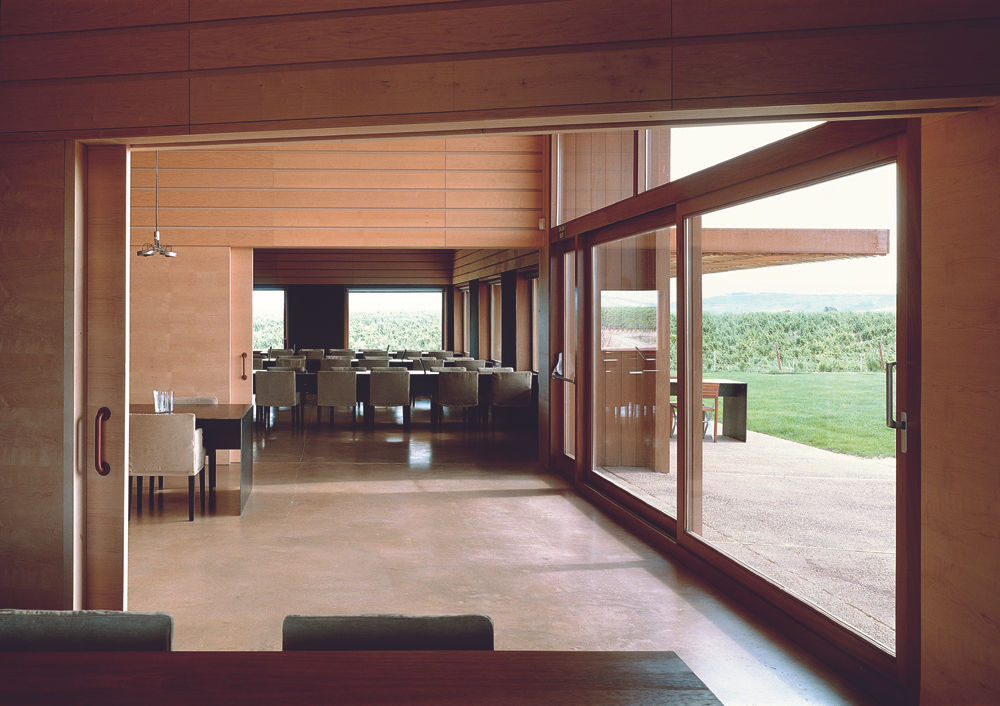 Campo Viejo Winery - Juan Alcorta Winery. Lounge Ignacio Quemada Arquitectos Minimalist dining room