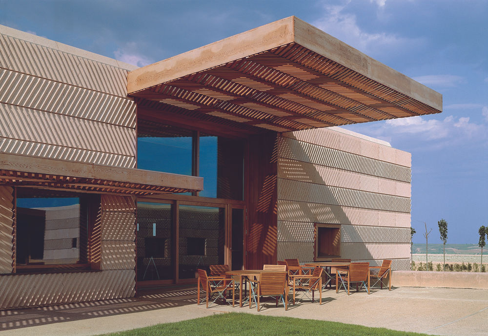 Campo Viejo Winery—Juan Alcorta Winery. Terrace Ignacio Quemada Arquitectos Varandas, marquises e terraços minimalistas Madeira Acabamento em madeira